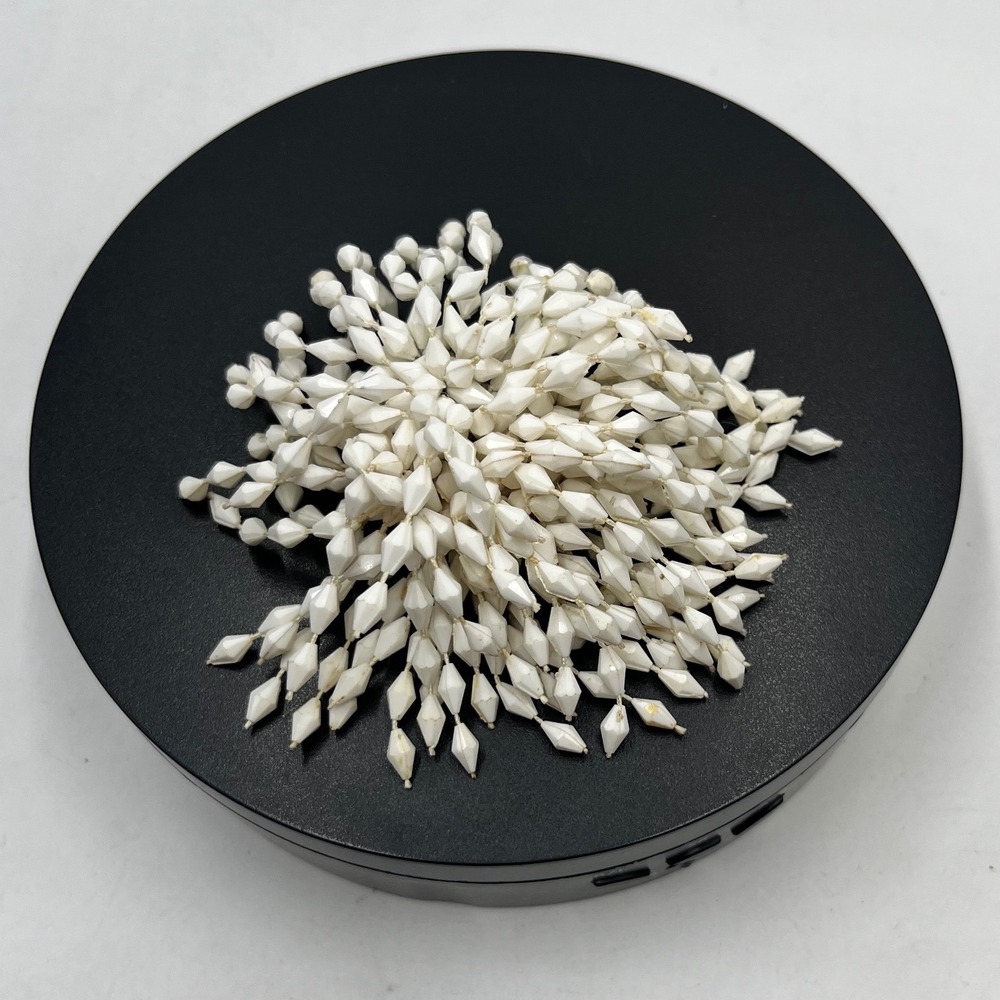 Vintage White Plastic
Chrysanthemum Flower Cluster Dangling‎ Cha Cha Brooch